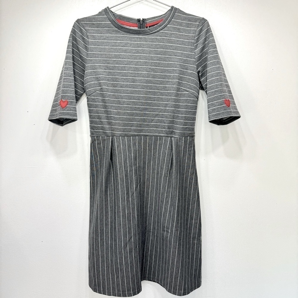 Sugarhill Boutique Dress Gray Knit Ivory Pinstripes Embroidered Hearts Size 4